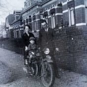 Kenteken: A 8368; Ariël, foto: H. Molema - Schillhorn van Veen