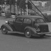 Kenteken: A 30606; Chevrolet, Groningen, Grote Markt, 1951, foto: uitsnede 2248-2038; Fotograaf: Fotobedrijf Piet Boonstra