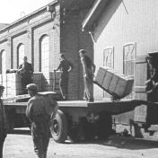 Kenteken: A 24047; foto: Still uit GAVA-film AV7593