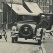 Kenteken: A 2023; Ford, uitsnede foto: <a href='https://nl-nl.facebook.com/Vissersdijk-History-Winschoten-583770398339545/' target='_blank'>facebookpagina vissersdijk history</a>