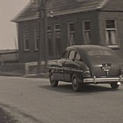 Kenteken: A 32339; Ford Vedette, foto: Still uit GAVA-film AV14448