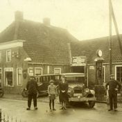 Kenteken: A 16682; Warfhuizen, garage Jan Neut, Baron van Asbeckweg, 21, foto: archief W. Mollema