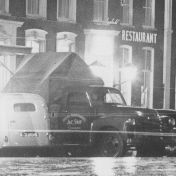 Kenteken: A 18439; Chevrolet, Groningen, Gedempte Zuiderdiep ca. 1947, foto: uitsnede 1785-0034.jpg
