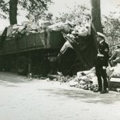 Kenteken: A 44989; Kromhout,  Ongeluk Harderwijkerweg Ermelo mei 1952, foto: Streekarchivariaat Noord-West Veluwe (ERM001016253)