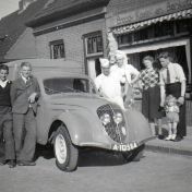 Kenteken: A 10564; Peugeot, foto: Historische Vereniging gemeente Bedum