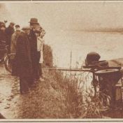 Kenteken: A 20522; Winschoterdiep bij buurtschap Gideon, foto: "Het Noorden in Woord en Beeld" 22-12-1933