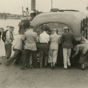 Kenteken: A 38270; Ford, Be Quick op tournée naar Denemarken, 1949, foto uit archief GSV Be Quick 1887 (1470_1299_0105)