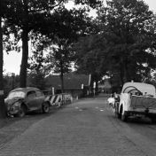 Kenteken: A 41358; Ongeval Brug over Deurzerdiepje ofwel Deurzerbrug bij Assen, 03-07-1950 foto: L. Huizinga