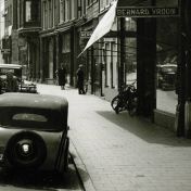Kenteken: A 24222; DKW,  Groningen, Oude Ebbingestraat ca. 1935, foto: uitsnede 1986-24031.jpg