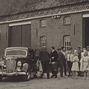 Kenteken: A 7243; Ford, foto: still uit de film "Reis naar Zuid-Afrika", F. Dijksterhuis, 1937, coll. GrA (2209-AV9625)