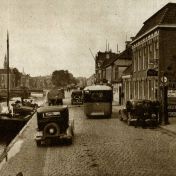 Kenteken: A 25974; Buiten Damsterdiep, foto: "Het Noorden in Woord en Beeld", 14-08-1936