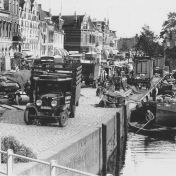 Kenteken: A 21586; Groningen, Binnen-Damsterdiep 1935. (1785-0029)