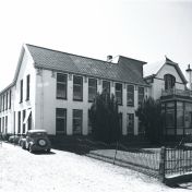 Kenteken: A 38370; Baflo, Willem de Zwijgerstraat, 1955 (2248-5457); Fotograaf: Fotobedrijf Piet Boonstra