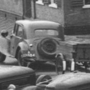 Kenteken: A 12884; Citroën Traction Avant, Stationsweg Bedum, ca. 1950, uitsnede foto Historische Vereniging gemeente Bedum 180071.jpg