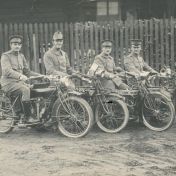 Kenteken: A 976; Indian, Utrecht, 1914, zie reactie J. Heemstra bij het kenteken, foto: collectie Anne Kona Knappe-Heijning