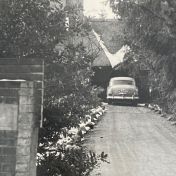 Kenteken: A 37260; Kaiser, Haren, Rijksstraatweg 251, maart 1952, foto: J.P. Wortelboer
