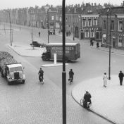 Kenteken: A 41532; Groningen, Bedumerweg, nov. 1953 (1785-28848); Fotograaf: Fotobedrijf Piet Boonstra