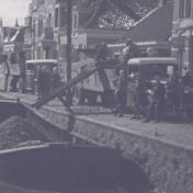 Kenteken: A 778; Stewart, foto: still uit de film "Veendam: gegroeid uit het veen", M. Hekkens, G.H. Steurman, C. Hollander, 1936-1939, coll GrA (2209-AV7593)