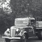 Kenteken: A 24353; Oldsmobile, foto: still uit de film "Winschoten, Koopstad van het Oldambt en Westerwolde", 1937-1939 coll. GrA (2209-20766)