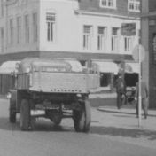 Kenteken: A 4359; foto: Still uit GAVA-film AV4083