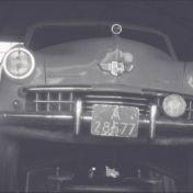 Kenteken: A 28577; Studebaker, foto: still uit de film "Onstwedde paraat" G. Molenaar, A.C.F.O., 1955 coll. GrA (2209-AV11306)