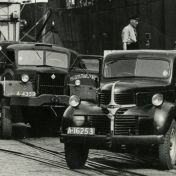 Kenteken: A 4359; Diamond T, uitsnede foto Haven Rotterdam