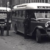 Kenteken: A 9288; Dodge, foto: still uit "Verkeersfilm", C. van der Mei, 1934, coll. GrA (2209-0176)