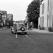 Kenteken: A 43100; Fiat Topolino,  Verkeersongeval Oranjestraat Assen, 15-09-1949 foto: L. Huizinga
