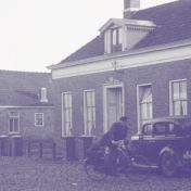 Kenteken: A 4219; Chevrolet, foto: still uit "Handelsfilm Bellingwolde", A.C.F.O., 1954, coll. GrA (2209-4086)
