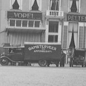 Kenteken: A 16479; Groningen, Grote Markt ca. 1942, foto: uitsnede 1785-17687.jpg