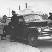 Kenteken: A 9571; Chevrolet,  Groningen, Stationsplein ca. 1950 (1785-25441)