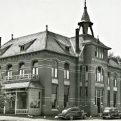 Kenteken: A 3937; Ford, Coevorden, Hotel Van Wely ca. 1940 foto: H Renkema