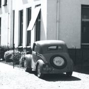 Kenteken: A 38370; Fiat Topolino, Baflo, 1955, foto: uitsnede 2248-5457.jpg; Fotograaf: Fotobedrijf Piet Boonstra