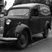 Kenteken: A 34649; Bedford HC, ongeval op kruispunt Nieuwe Huizen, Groningerstraat, Oudestraat, Rolderstraat. Assen 24-06-1950 foto: L. Huizinga