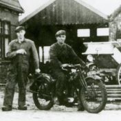 Kenteken: A 15322; uitsnede foto Streekhistorisch Centrum Stadskanaal