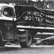 Kenteken: A 28235; Kromhout die in 1937 kenteken A-28235 kreeg, Noorderhaven Groningen, 1935, foto: H. E. Boonstra