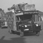 Kenteken: A 16859; Ford, foto: still uit de film "Groningen II", J. Petersen, 1930-1948 coll. GrA (2209-5184)