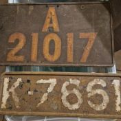 Kenteken: A 21017; Kentekenplaat A-21017 en Zeeuws kenteken <a href='https://kentekenzeeland.nl/kentekens/?id=K-7661&mode=detail&secret=1' target='_blank'>K-7661</a>, foto: E. Besselink