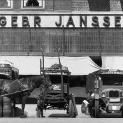Kenteken: A 2347; Firma Gebr. Jansen, 1936. Foto: H. E. Boonstra