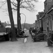 Kenteken: A 18301; Aanrijding Steendijk, Assen 04-05-1953 foto: L. Huizinga