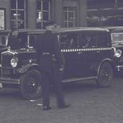 Kenteken: A 22166; foto: still uit "Verkeersfilm", C. van der Mei, 1934, coll. GrA (2209-0176)