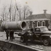 Kenteken: A 10039; Chevrolet, aanleg persleiding Appingedam. foto: collectie <a href='http://www.transportnostalgie.punt.nl/' target='_blank'>transportnostalgie.punt.nl</a>