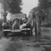 Kenteken: A 3009; Citroën Traction Avant, Mien Verwer en haar man Eije Zijlstra, 09-07-1938, foto: J. Noteboom