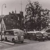 Kenteken: A 29680; Busstation DAM, wachtkamer Damsterdiep, foto: H. Zeeman