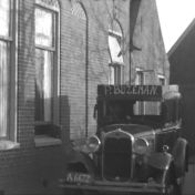 Kenteken: A 6672; Ford A, foto: Still uit GAVA-film AV7574, 1936