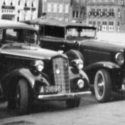 Kenteken: A 22923; Auburn 8-98 Phaeton, uitsnede foto H. Schuuring