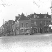 Kenteken: A 38172; Groningen, Oostersingel, gezien naar het westen, 1953,  (2248-4166); Fotograaf: Fotobedrijf Piet Boonstra