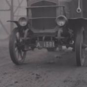 Kenteken: A 4381; Hansa Lloyd, foto: still uit de film GAS, bedrijfsfilm van de gemeentelijke gasfabriek in Groningen, 31-12-1930 bron: <a href='http://in.beeldengeluid.nl/collectie/details/expressie/430547/false/true' target='_blank'>beeldengeluid.nl</a>