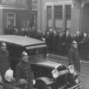 Kenteken: A 7353; Hudson, Haren, Rijksstraatweg, 1935 (818-6676)