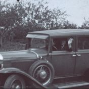 Kenteken: A 21023; Pontiac, foto: still uit de film "Ouden van dagentocht en zwemwedstrijden Ter Apel", F.C.W.H. Lunow, 1933-1936, coll. GrA (2209-AV4946)